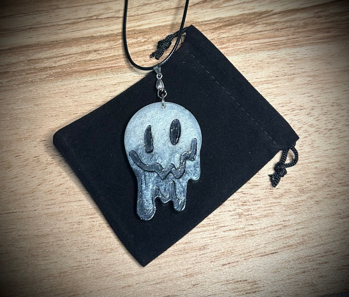 White/Black Drip Face Necklace
