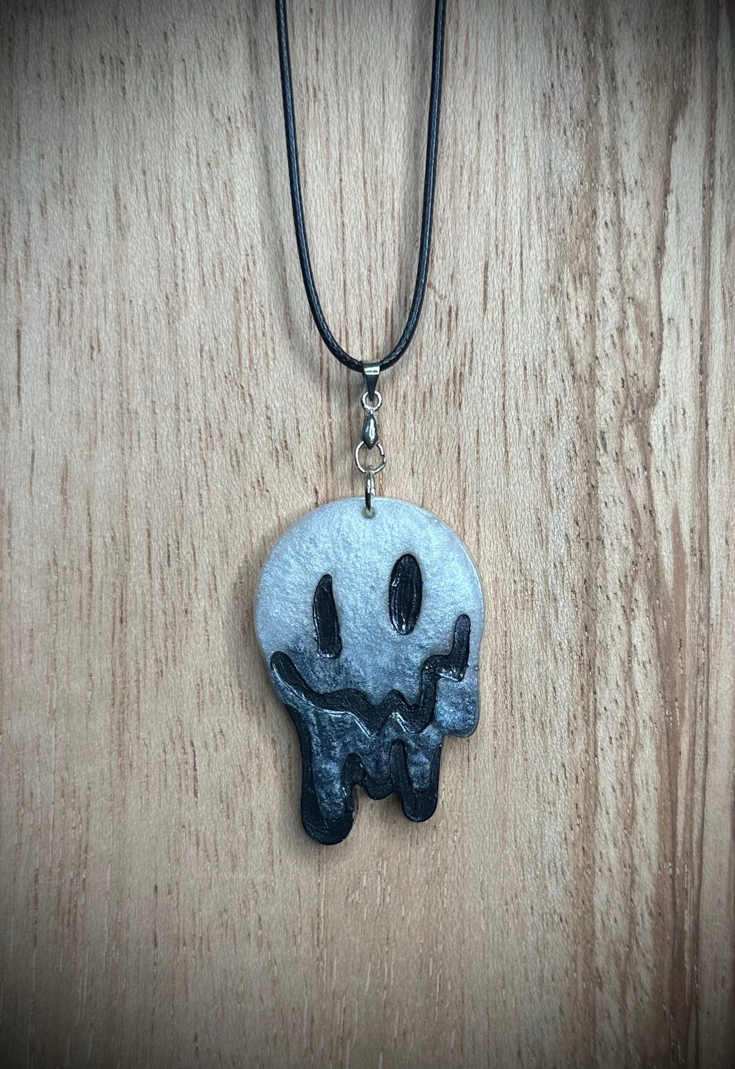 White/Black Drip Face Necklace
