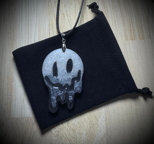 White/Black Drip Face Necklace
