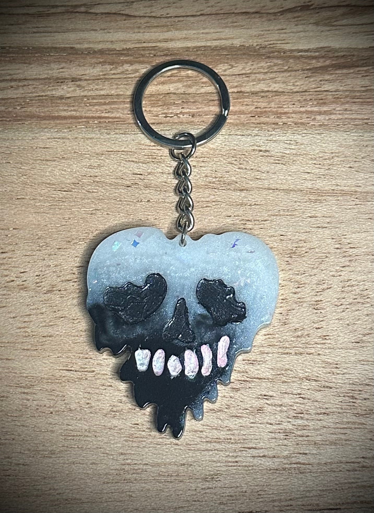 Black/White Drip Skull Keyring