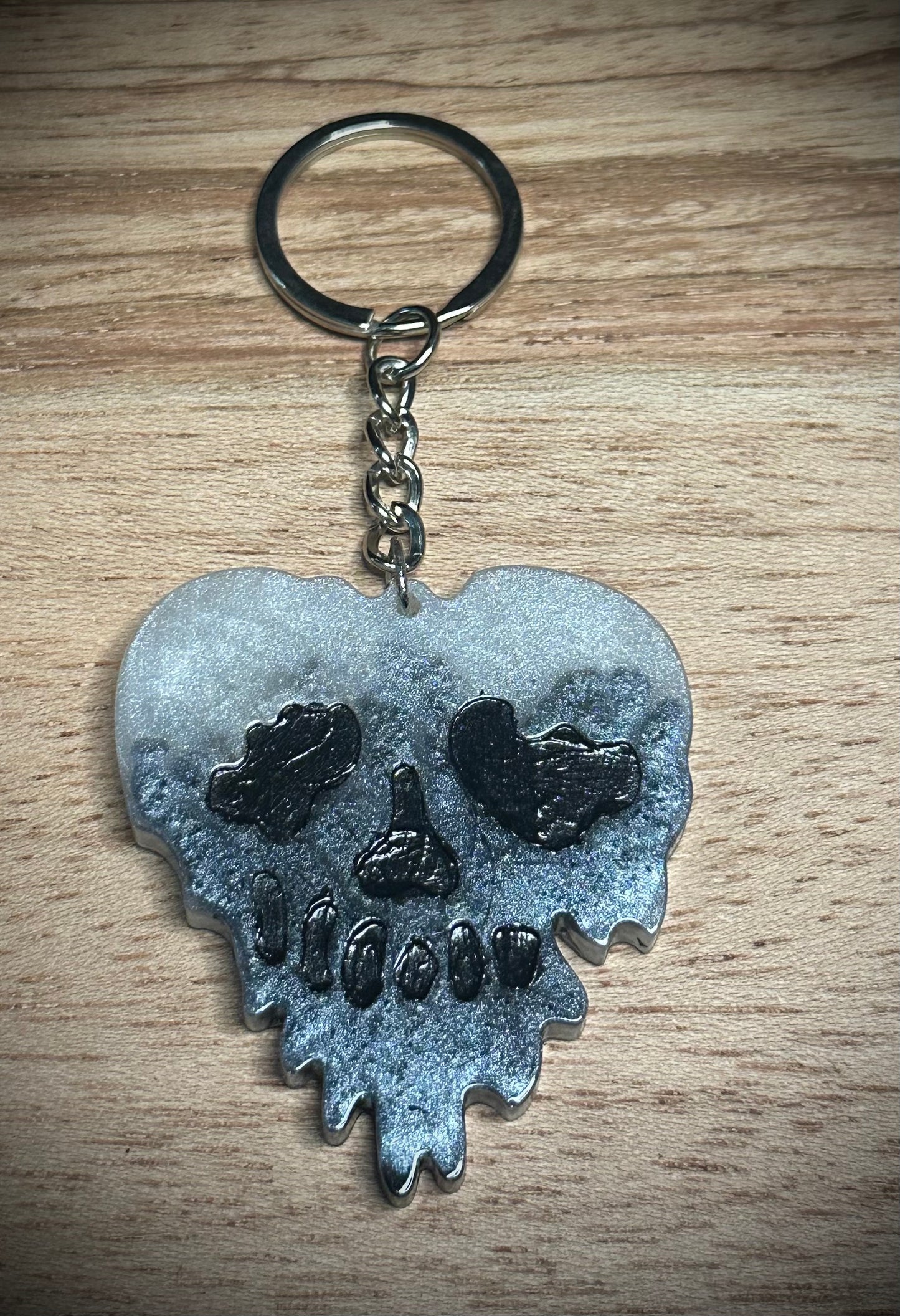 White/Black Drip Skull Keyring